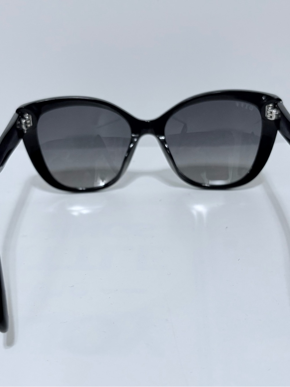 Diff Eyewear Polarized Black Cat-Eye Sunglasses - Picture 2 of 9